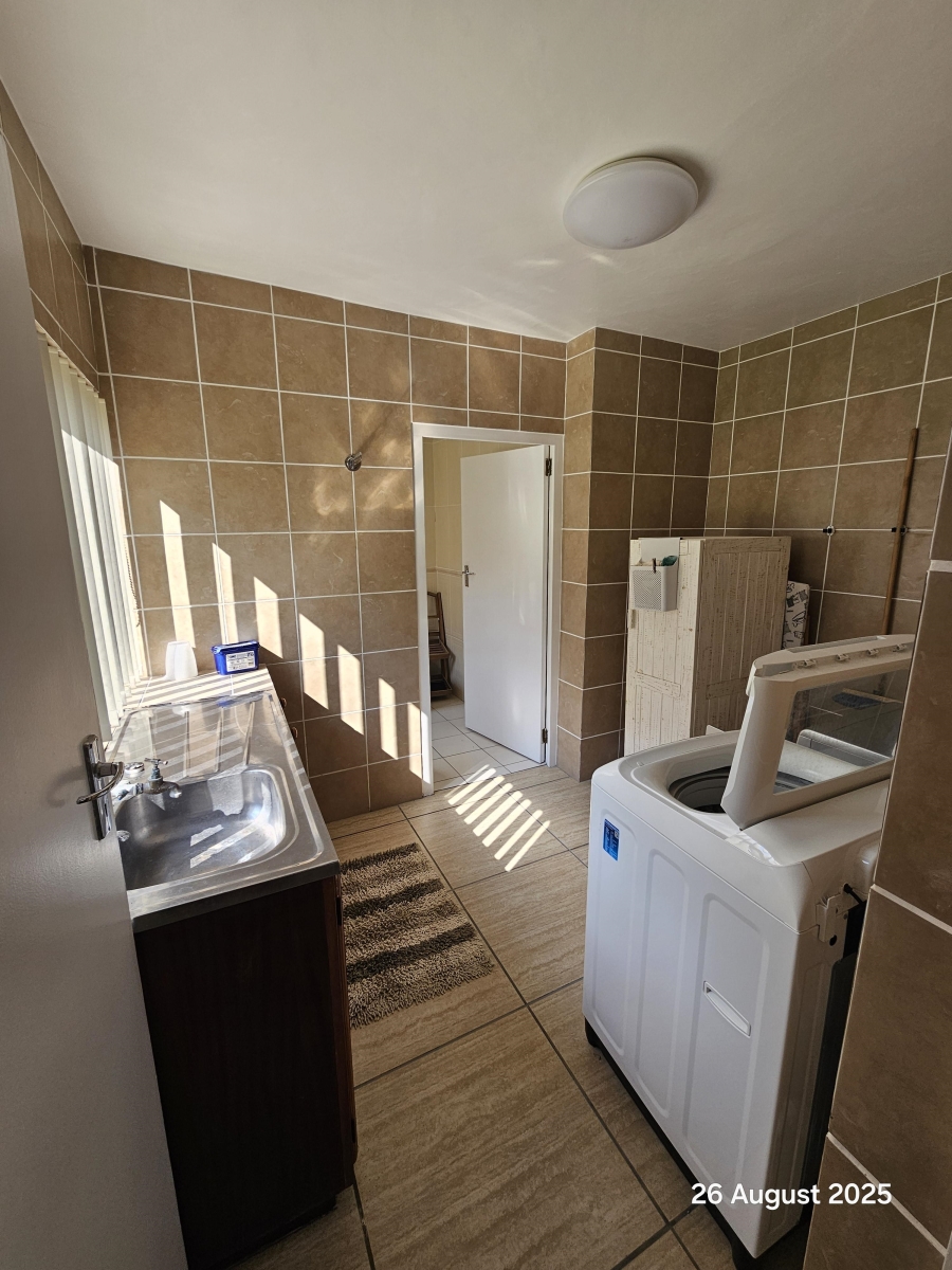 6 Bedroom Property for Sale in Jongensfontein Western Cape